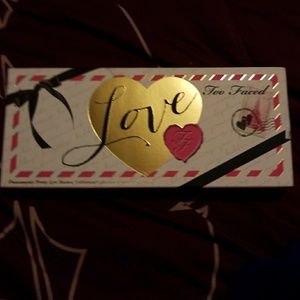 Love palette by too faced (authentic)